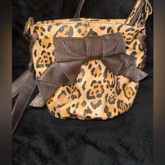 Jessica Simpson cross body leopard print Bucket bag! - Picture 2 of 11